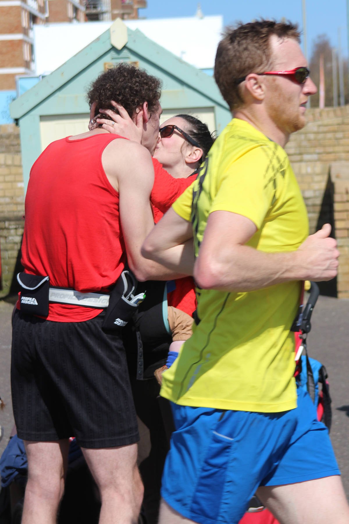 marathon runner proposes in Brighton Marathon 2015