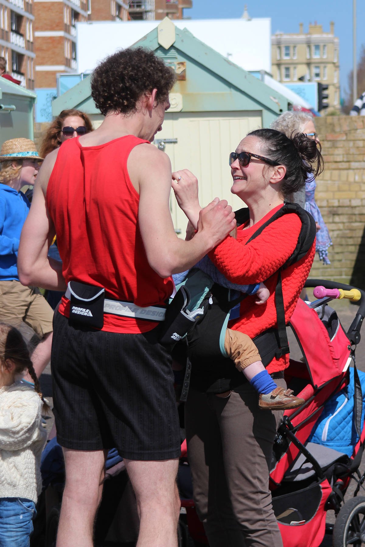 marathon runner proposes in Brighton Marathon 2015
