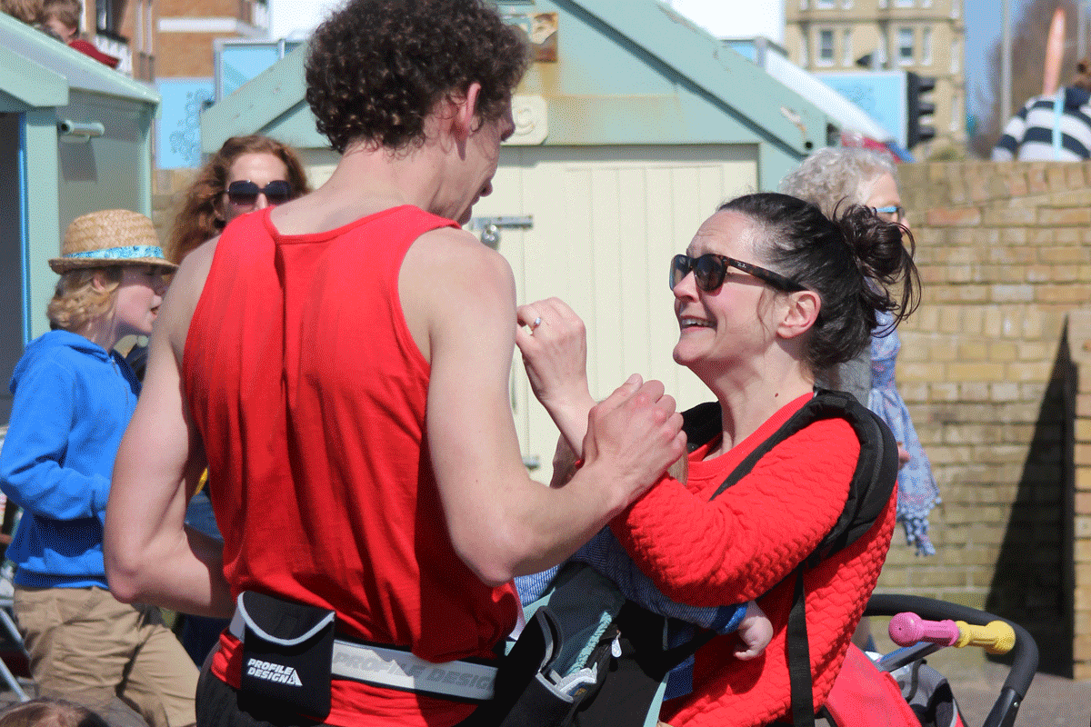 marathon runner proposes in Brighton Marathon 2015